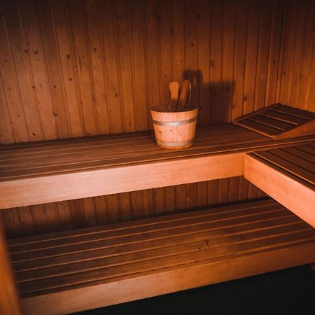 Luxe Vakantiehuis In Het Bos Met Jacuzzi En Sauna Лунтерен Екстер'єр фото