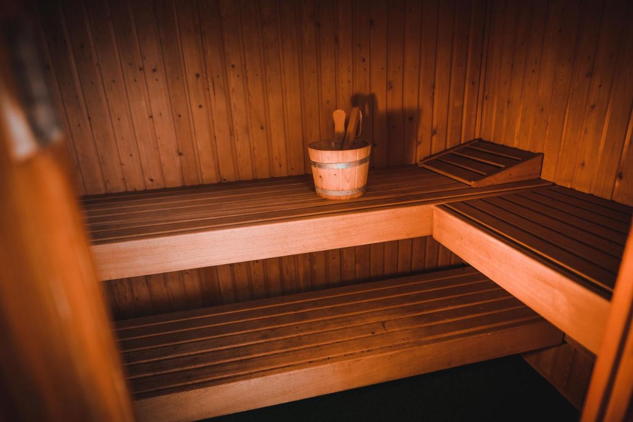 Luxe Vakantiehuis In Het Bos Met Jacuzzi En Sauna Лунтерен Екстер'єр фото