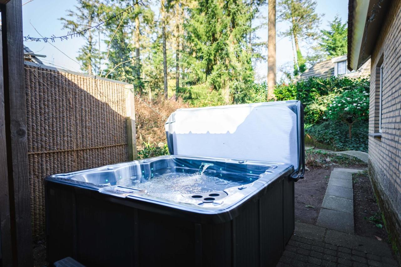 Luxe Vakantiehuis In Het Bos Met Jacuzzi En Sauna Лунтерен Екстер'єр фото