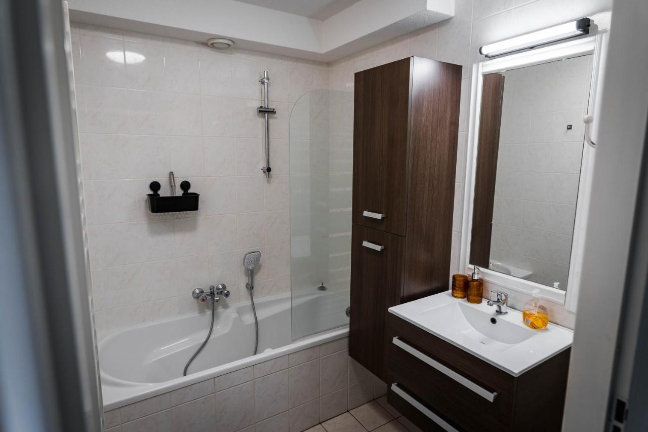 Luxe Vakantiehuis In Het Bos Met Jacuzzi En Sauna Лунтерен Екстер'єр фото