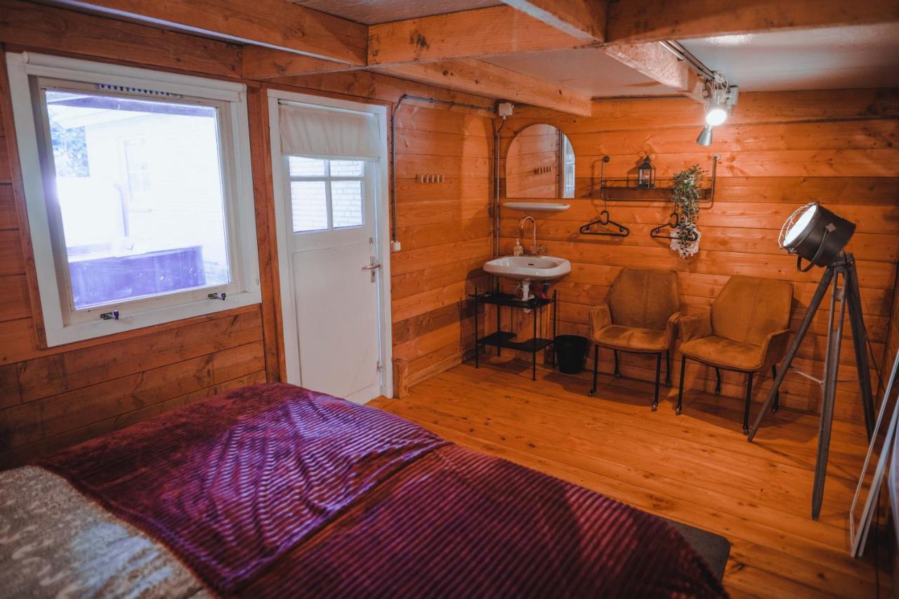 Luxe Vakantiehuis In Het Bos Met Jacuzzi En Sauna Лунтерен Екстер'єр фото